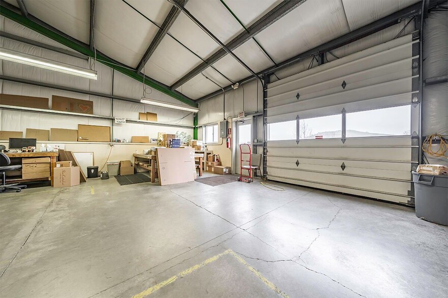 425 Applegate Way, Ashland, OR for lease - Building Photo - Image 3 of 10