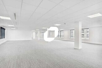 Bureau dans Rueil-Malmaison à louer Photo du bâtiment- Image 1 de 2