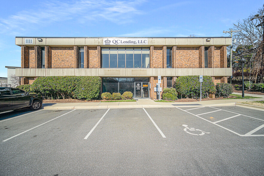 1111 Hawthorne Ln, Charlotte, NC for sale - Building Photo - Image 1 of 1