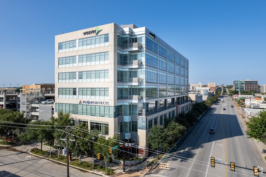 2821 W 7th St, Fort Worth, TX à louer - Photo du bâtiment - Image 1 de 5