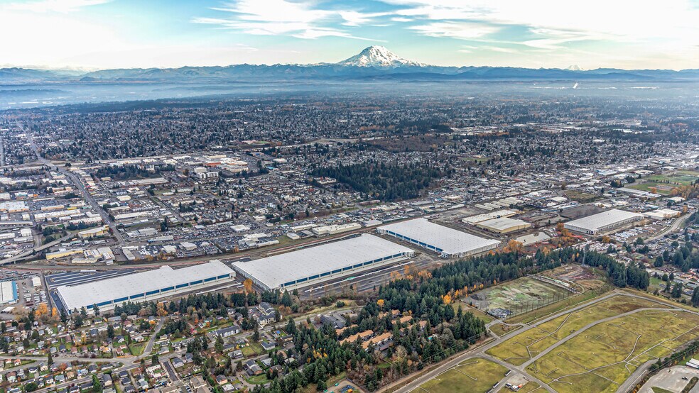 5802 S Burlington Way, Tacoma, WA à louer - Photo du bâtiment - Image 1 de 11