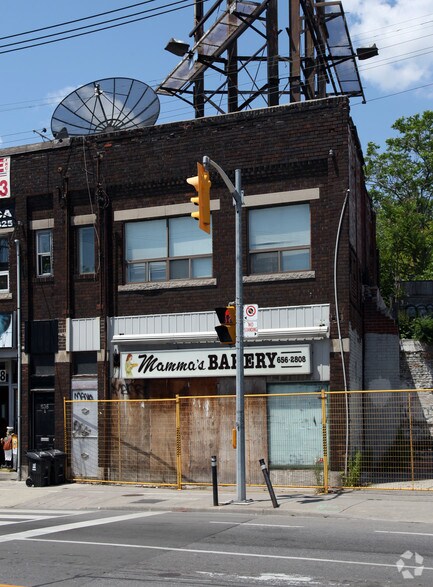 1136 Davenport Rd, Toronto, ON à vendre - Photo du bâtiment - Image 3 de 4