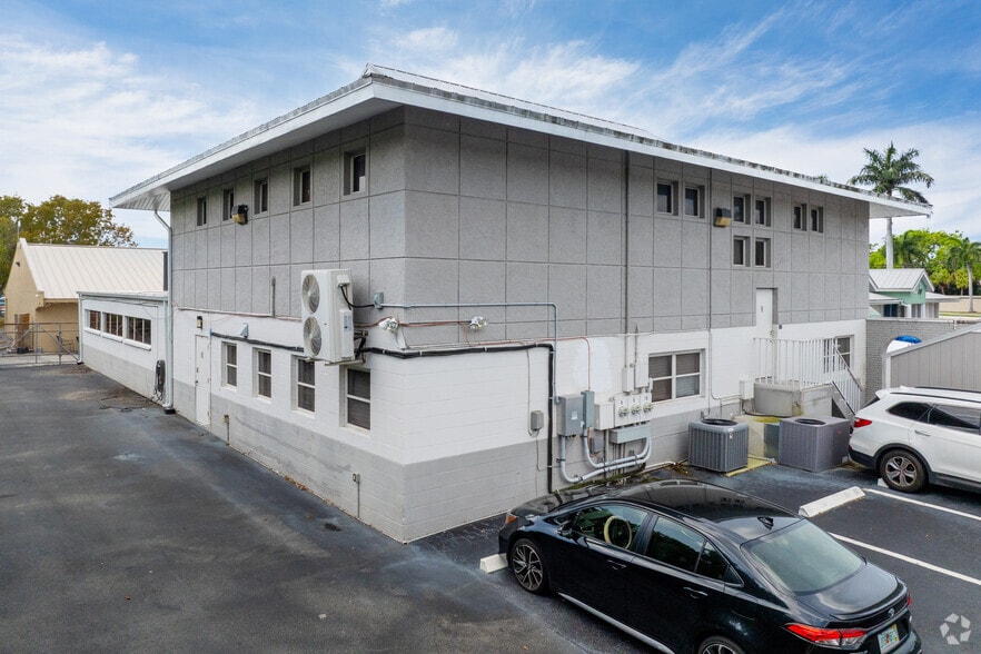 13141 McGregor Blvd, Fort Myers, FL for lease - Building Photo - Image 3 of 5