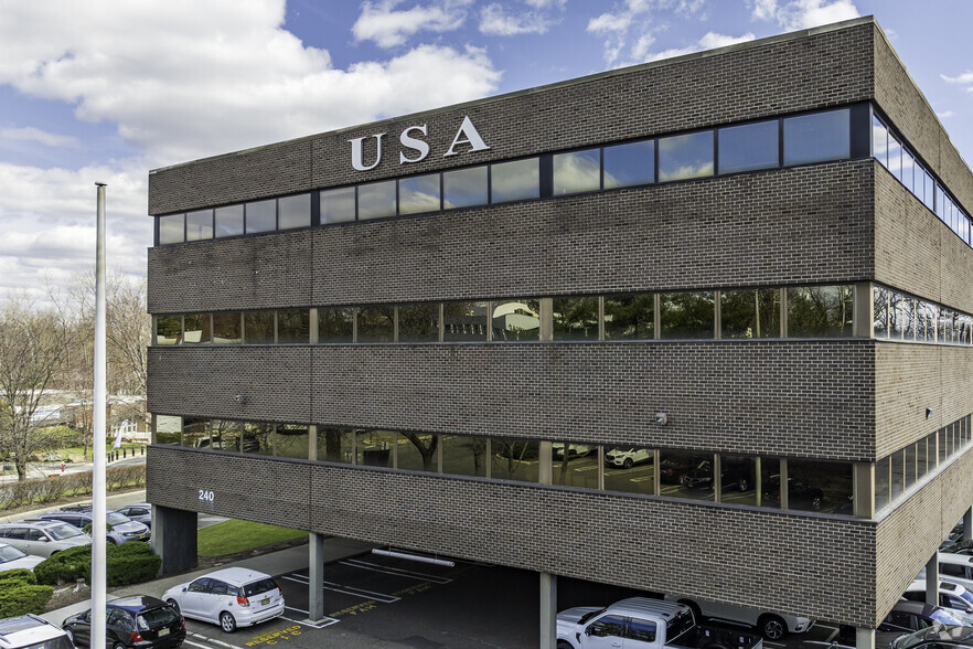 240 Frisch Ct, Paramus, NJ for lease - Building Photo - Image 2 of 7