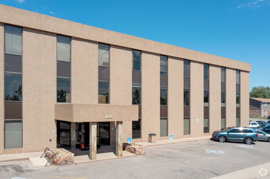 1075 S Yukon St, Denver, CO à louer - Photo du bâtiment - Image 2 de 13
