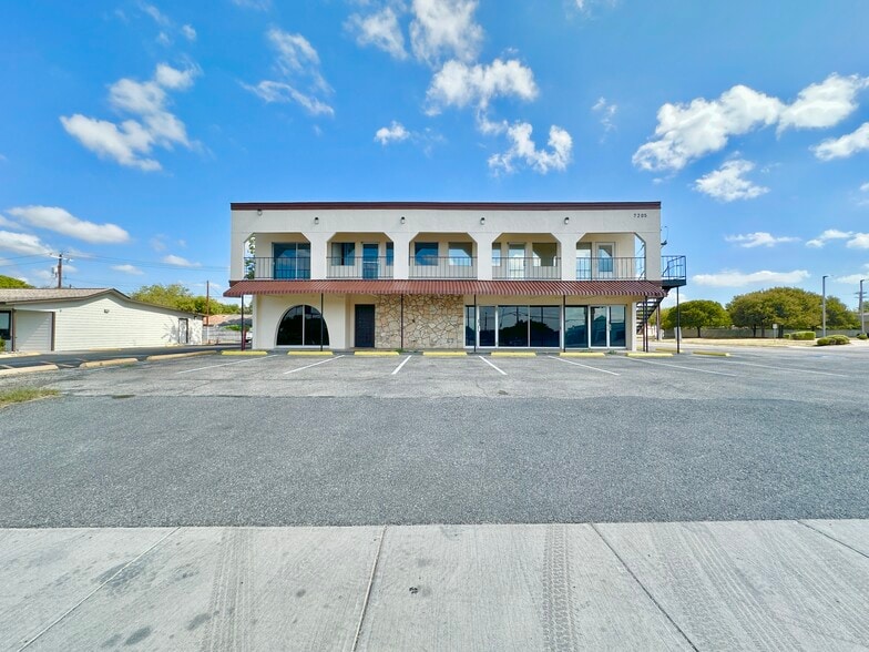 7205 Bandera Rd, San Antonio, TX for lease - Building Photo - Image 1 of 27