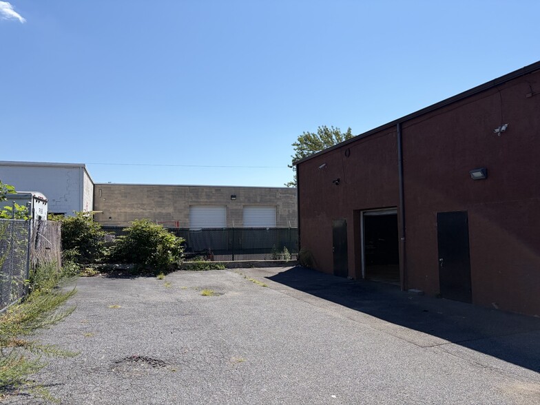 431 Broadway, West Babylon, NY for lease - Building Photo - Image 2 of 2