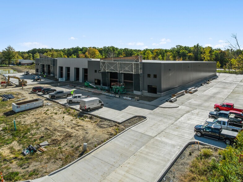 31369 Industrial Pky, North Olmsted, OH à louer - Photo du bâtiment - Image 3 de 5