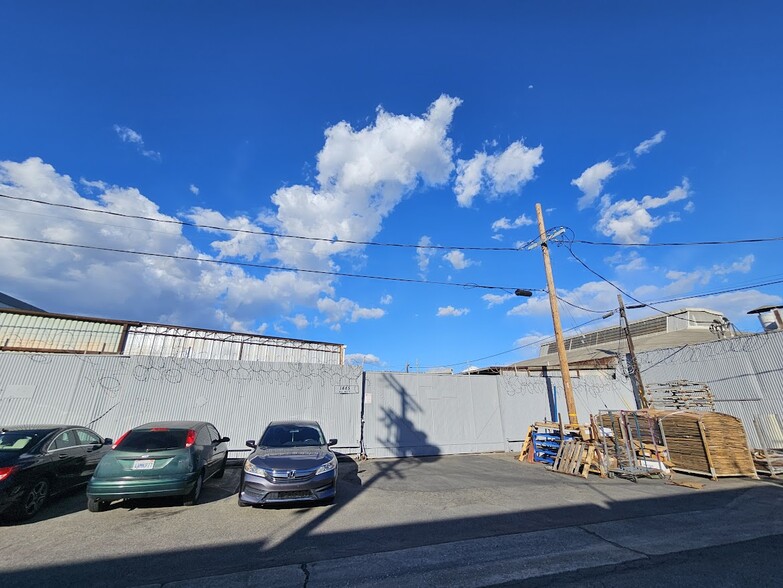 1923 Hooper Ave, Los Angeles, CA for lease - Building Photo - Image 3 of 17