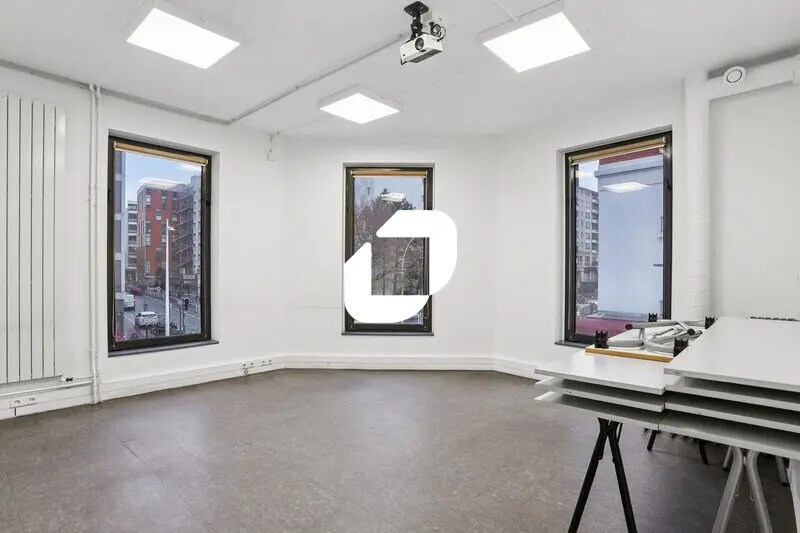 Bureau dans Montrouge à vendre - Photo du bâtiment - Image 2 de 13