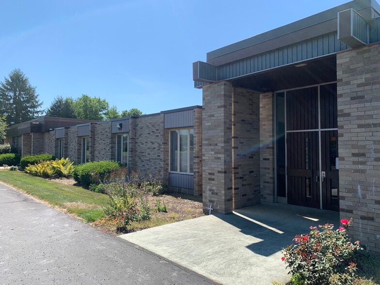 930 S Nickelplate St, Louisville, OH for sale - Building Photo - Image 3 of 8