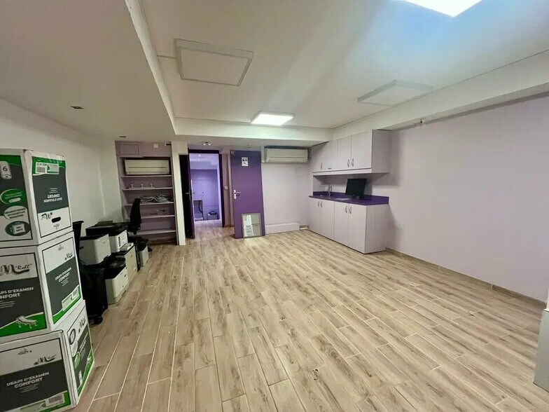 Office in Paris for sale - Interior Photo - Image 3 of 8