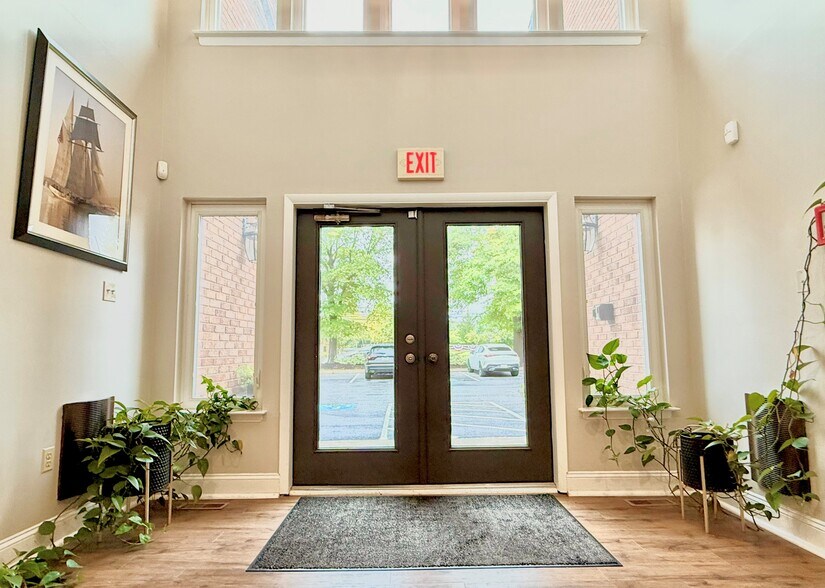 8370 Veterans Hwy, Millersville, MD à louer - Photo du bâtiment - Image 3 de 12