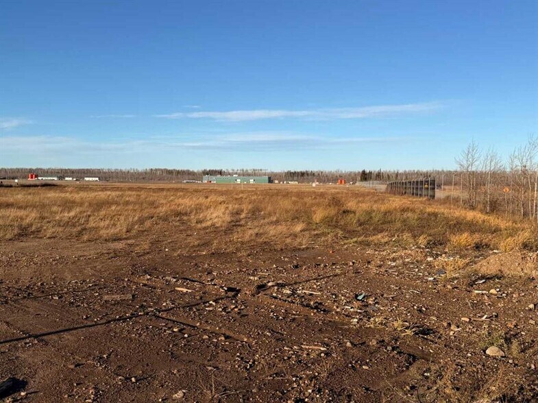100 A Frame Road, Fort McMurray, AB à louer - Photo du bâtiment - Image 3 de 3