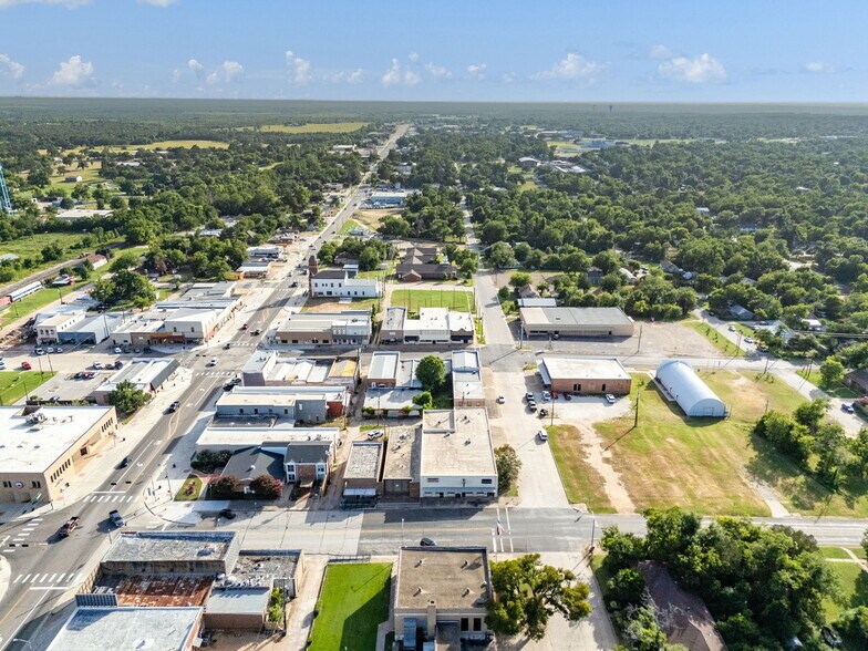 233 Ackerman St, Rockdale, TX à vendre - Photo principale - Image 2 de 36