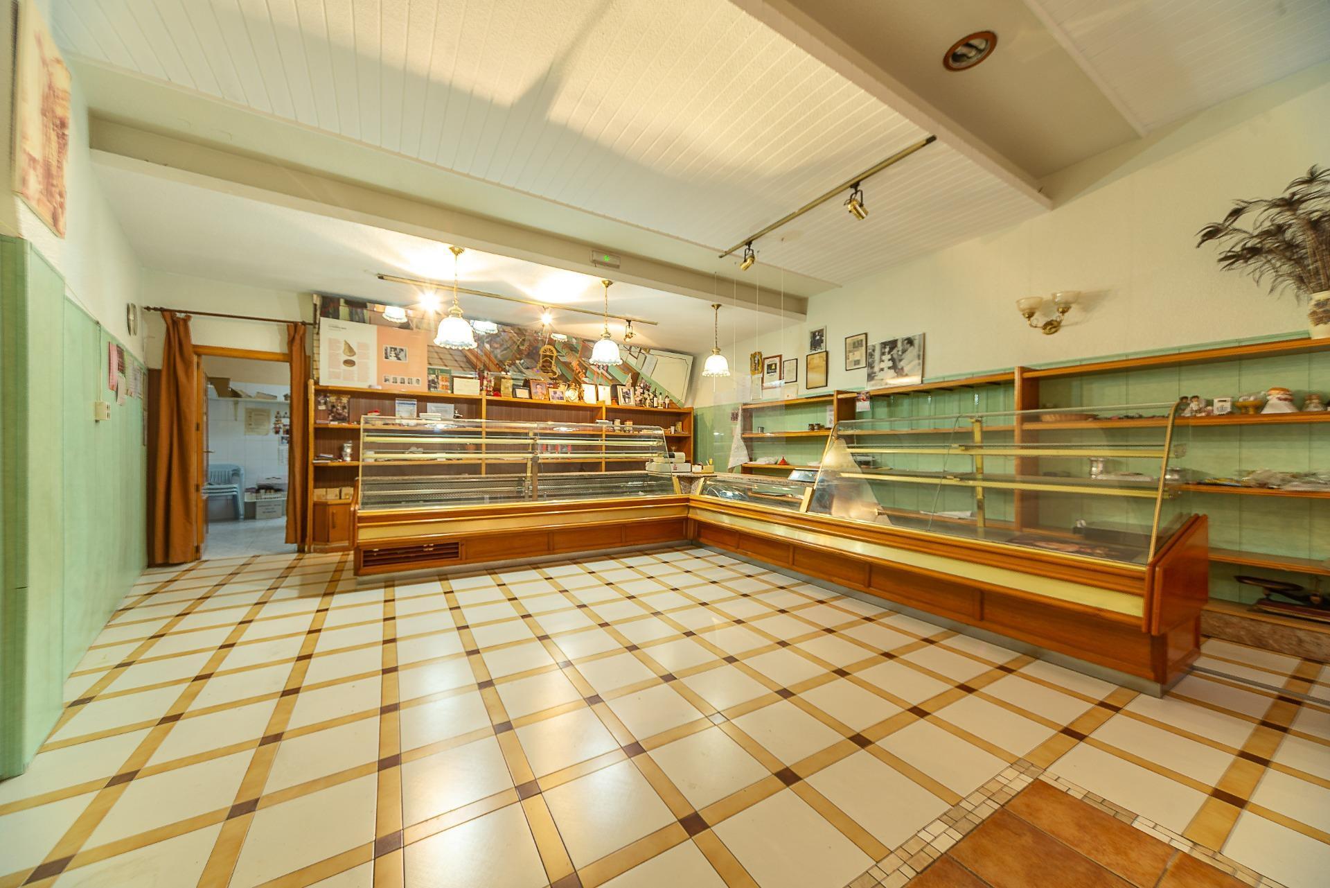 Retail in Novelda for sale Building Photo- Image 1 of 27
