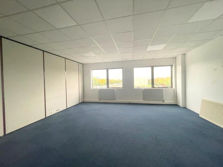 Bureau dans Poissy à louer - Photo intérieure - Image 3 de 9