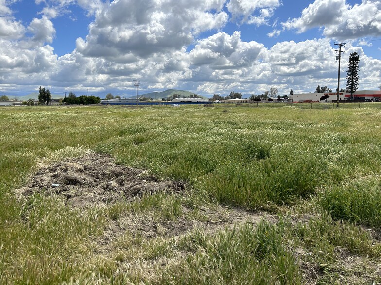 W. Springville Avenue, Porterville, CA for lease - Building Photo - Image 2 of 3