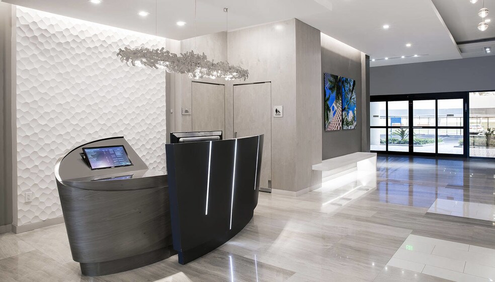 2875 NE 191st St, Aventura, FL à louer - Hall d’entrée - Image 3 de 7