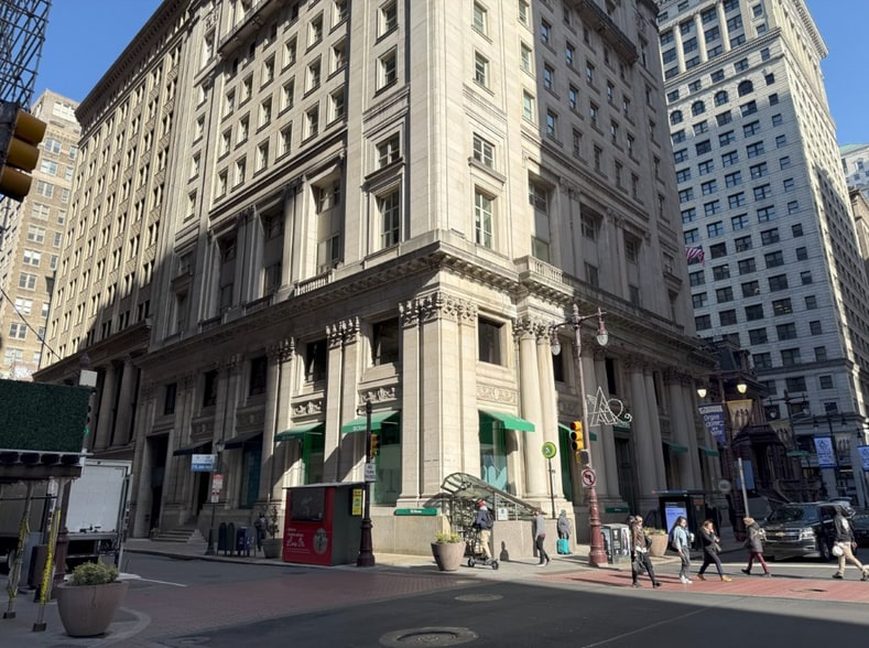1401 Walnut St, Philadelphia, PA for lease - Building Photo - Image 1 of 9