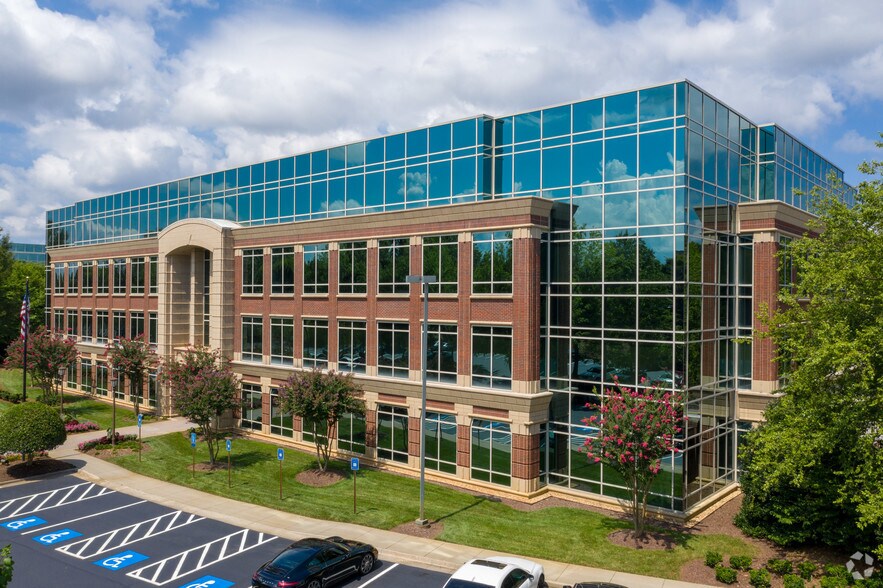 11695 Johns Creek Pky, Johns Creek, GA à louer - Photo du bâtiment - Image 2 de 16