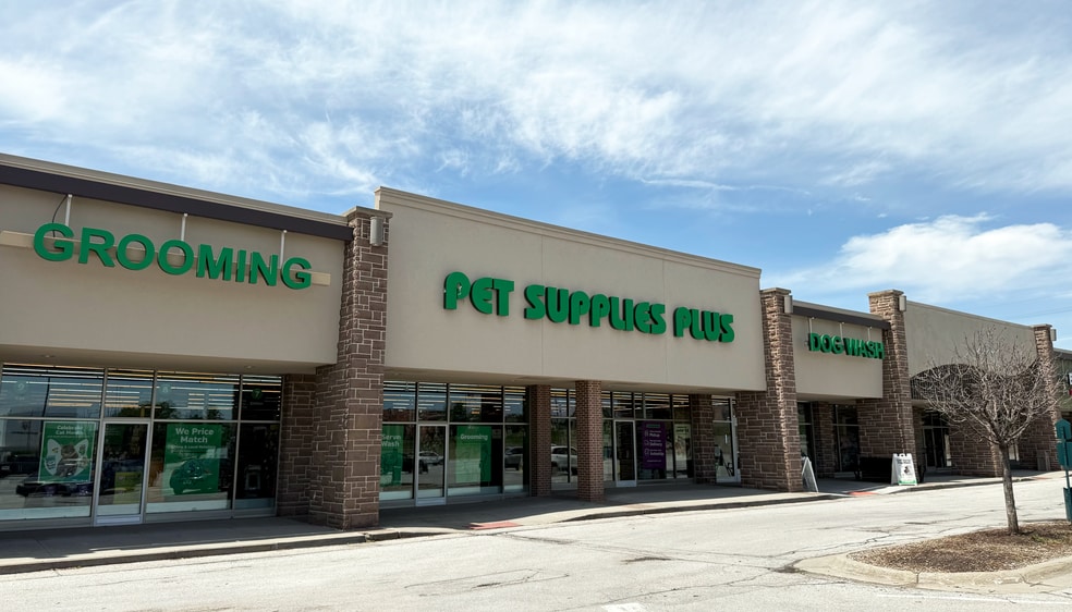 13215-13483 W Center Rd, Omaha, NE for lease - Building Photo - Image 3 of 13