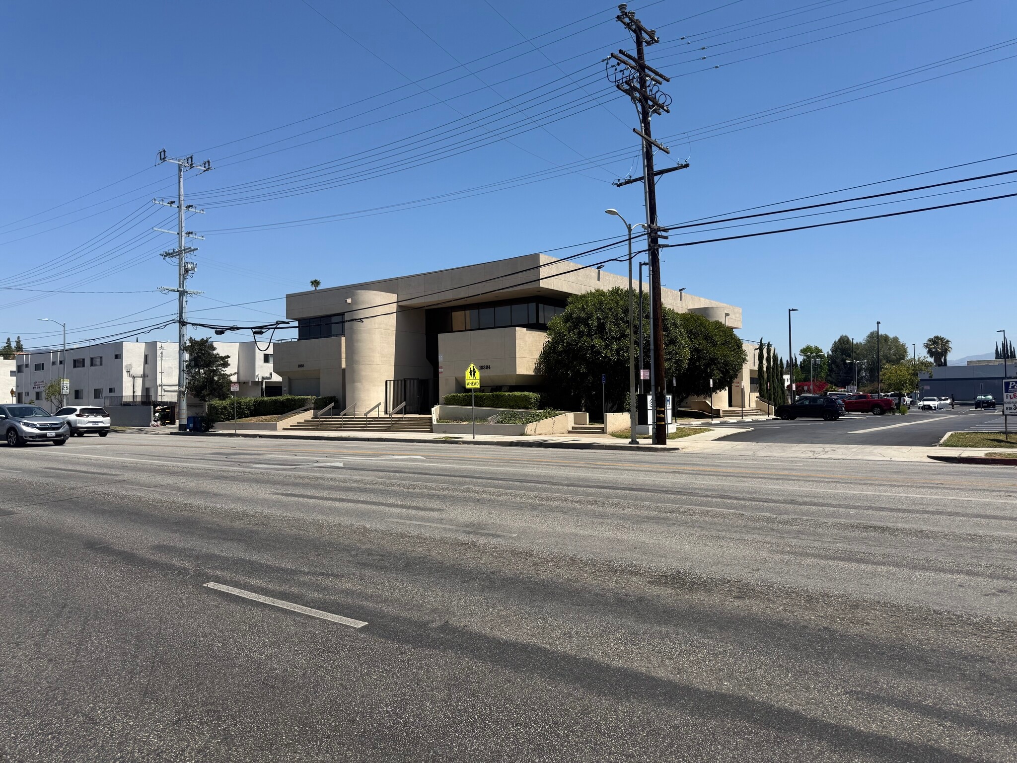 10324 Balboa Blvd, Granada Hills, CA for lease Primary Photo- Image 1 of 2