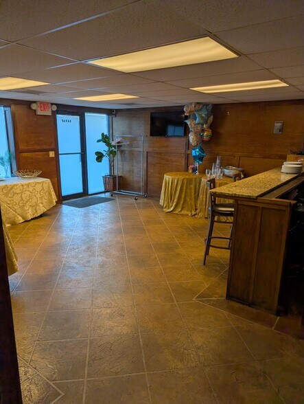 14952 Pearl Rd, Strongsville, OH for lease - Building Photo - Image 2 of 4