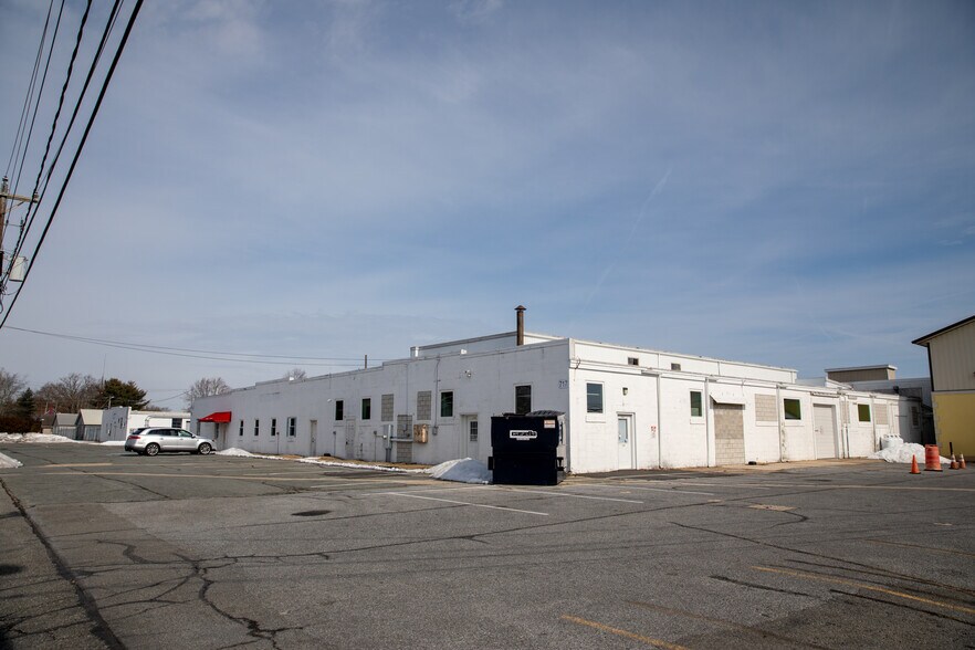 717 S Washington St, Milford, DE à louer - Photo du bâtiment - Image 2 de 3