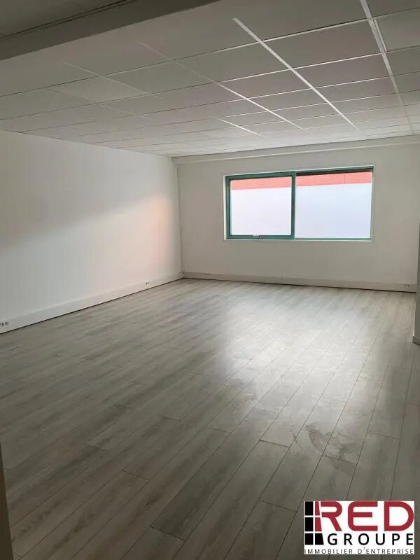 Flex in Aubagne for lease Interior Photo- Image 1 of 6