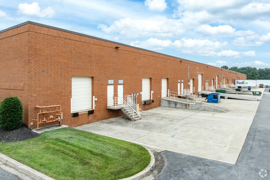 6679 Santa Barbara Rd, Elkridge, MD à louer - Photo du bâtiment - Image 2 de 4