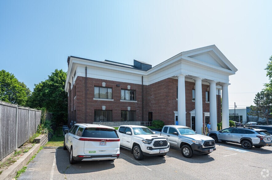 385 Court St, Plymouth, MA à louer - Photo du bâtiment - Image 3 de 6