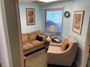 2121 W Magnolia Blvd, Burbank, CA for lease Interior Photo- Image 1 of 5