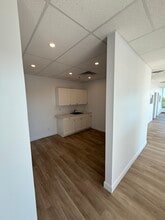 2120 Rue Sherbrooke E, Montréal, QC for lease Interior Photo- Image 2 of 4