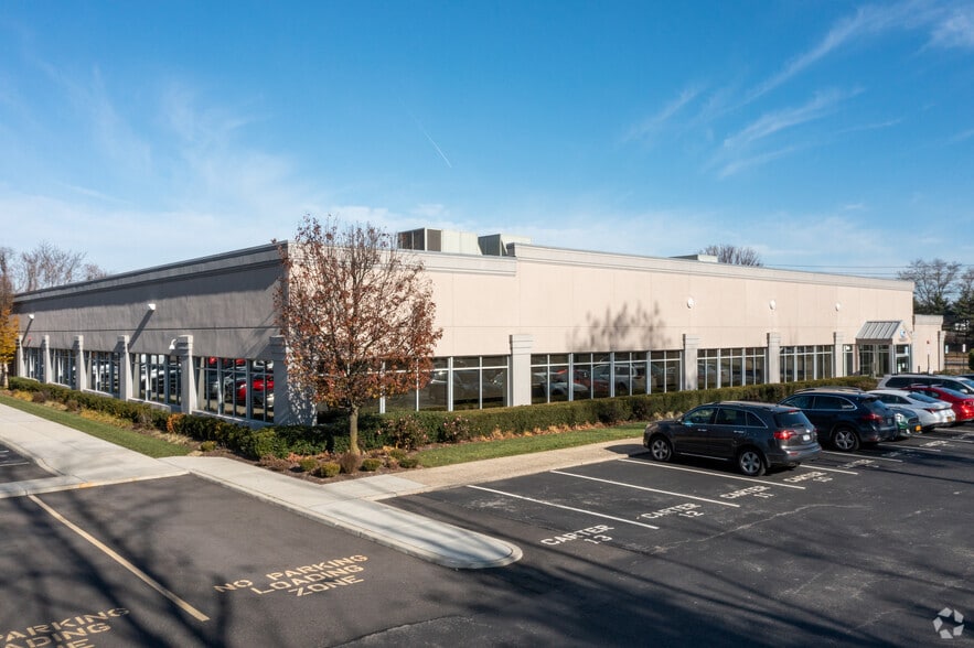 576 Broadhollow Rd, Melville, NY for lease - Building Photo - Image 2 of 4