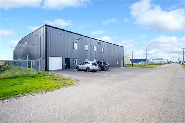 385 Snow Eagle Dr, Fort McMurray, AB for sale Primary Photo- Image 1 of 1