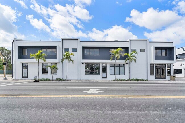 Plus de détails pour 900 NW 6th St, Fort Lauderdale, FL - Bureau à louer