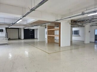 Plus de détails pour Local d'activités à louer