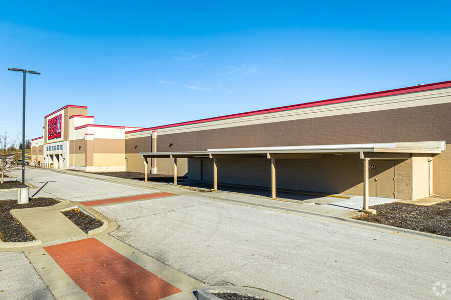 7641 E Frontage Rd, Overland Park, KS for lease - Building Photo - Image 2 of 27