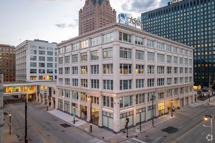 648 N Plankinton Ave, Milwaukee, WI for lease - Building Photo - Image 2 of 7