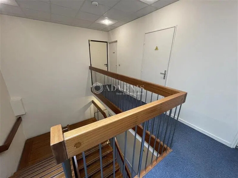 Office in Tremblay-en-France for lease - Interior Photo - Image 2 of 5