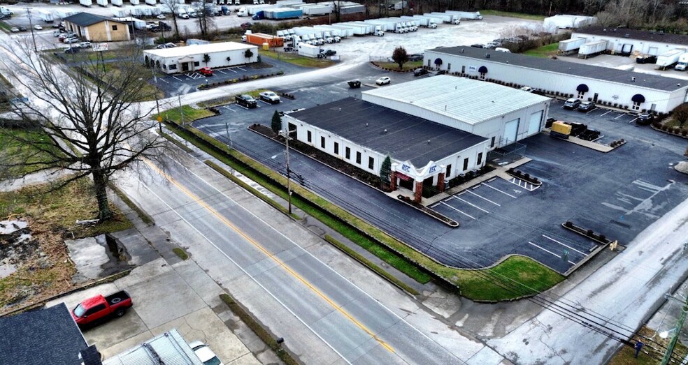 2400 S Main St, Corbin, KY à vendre - Photo du bâtiment - Image 2 de 69