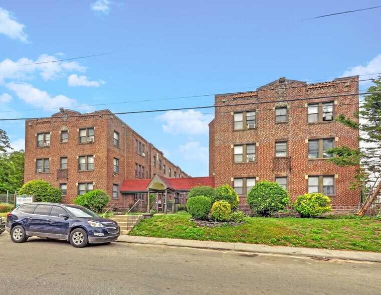 705-715 E Church Ln, Philadelphia, PA à vendre - Photo du bâtiment - Image 1 de 7