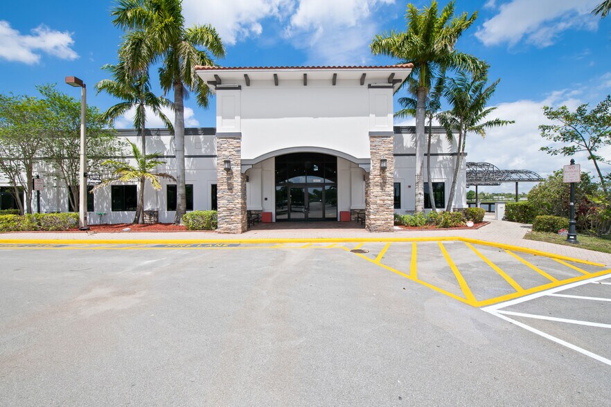 15500 SW 29th St, Miramar, FL à louer - Photo du bâtiment - Image 3 de 30