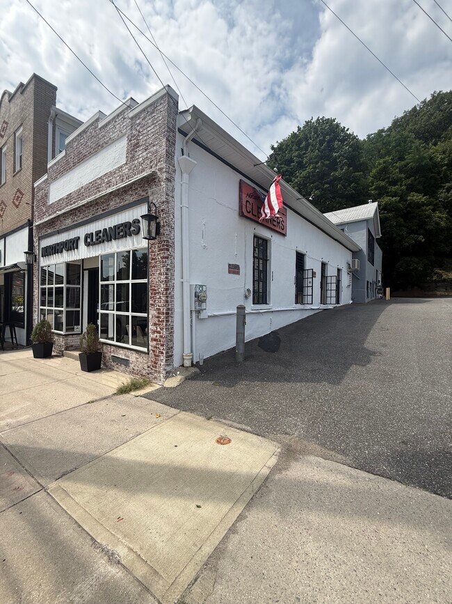 Plus de détails pour 251 Main St, Northport, NY - Commerce de détail à vendre