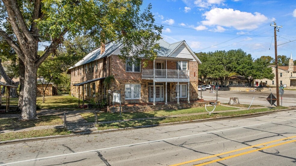 301 NE Barnard St, Glen Rose, TX for sale - Building Photo - Image 3 of 47
