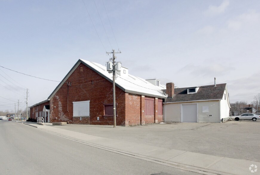 49 Eastern Ave, Halton Hills, ON à louer - Photo du bâtiment - Image 2 de 3