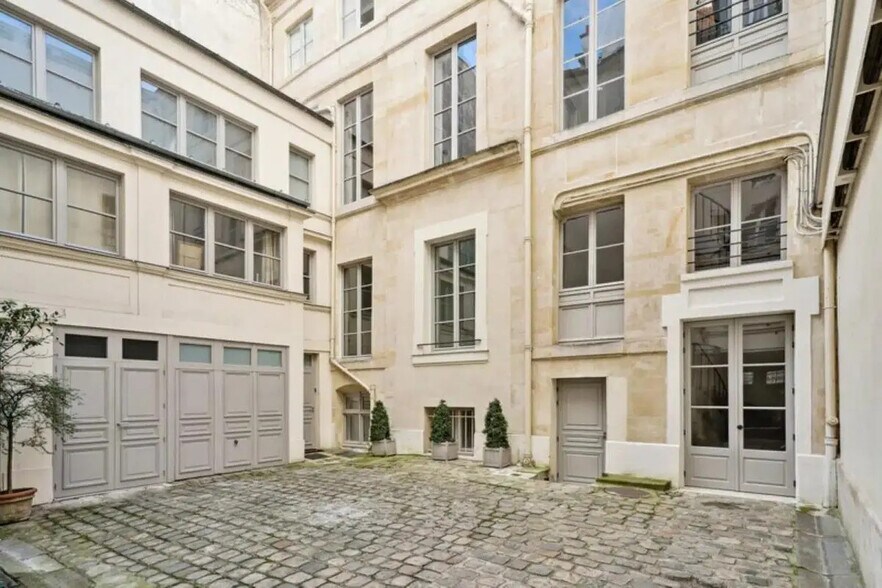 Rue Sainte-Anne, Paris à vendre - Photo du bâtiment - Image 2 de 7