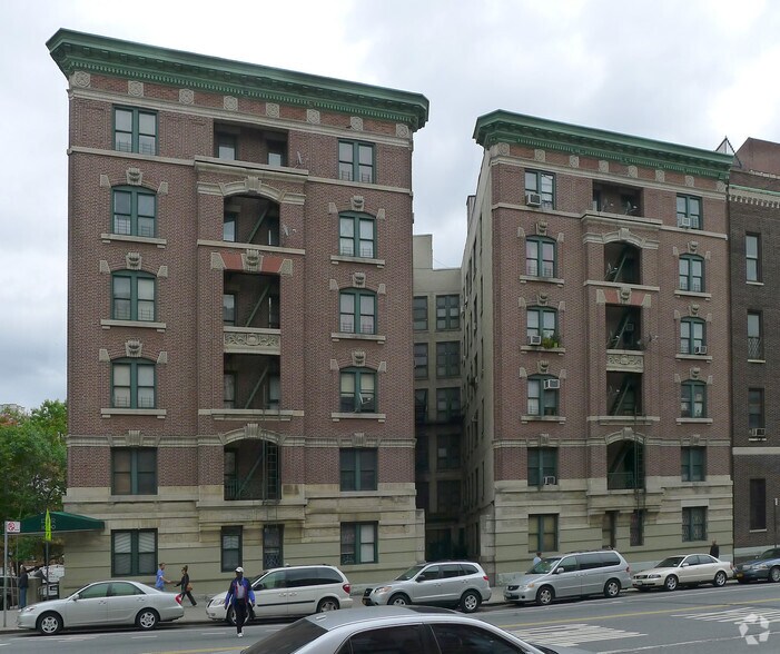 1090 Saint Nicholas Ave, New York, NY à vendre - Photo du bâtiment - Image 2 de 3