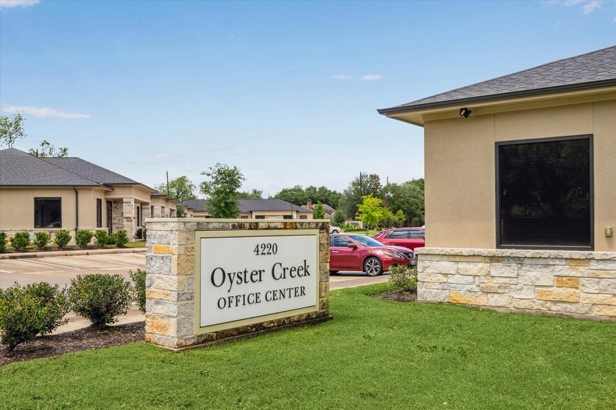 4220 Cartwright Rd, Missouri City, TX for lease - Building Photo - Image 3 of 21